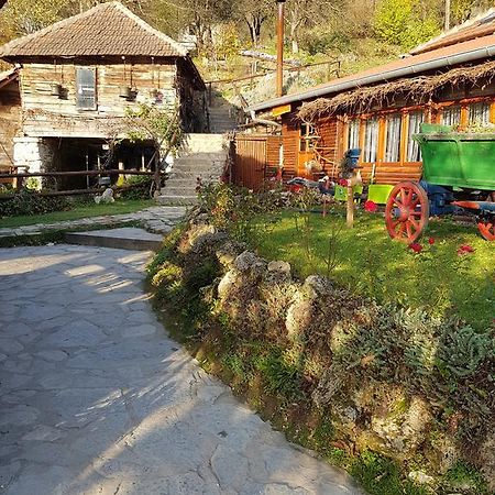Guest House Lisinski Raj Despotovac Exterior foto