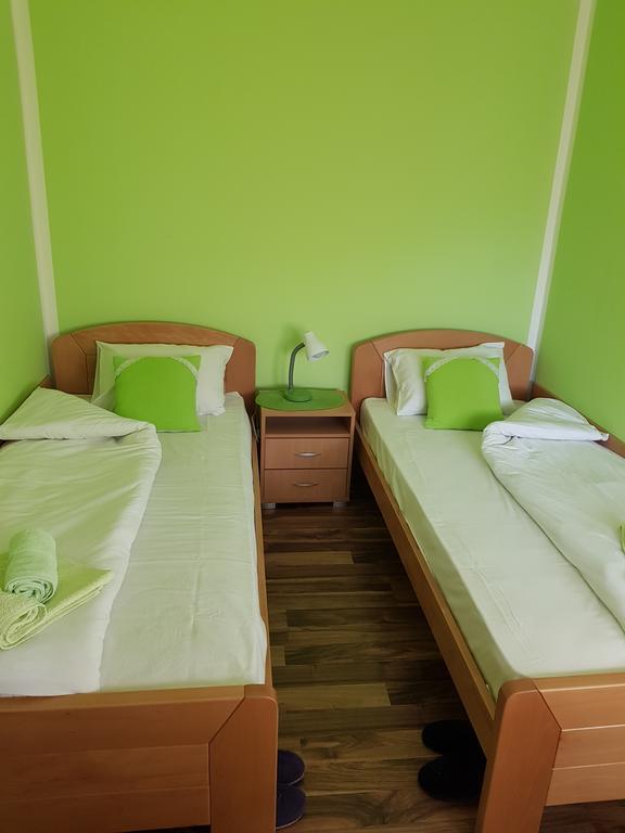 Guest House Lisinski Raj Despotovac Exterior foto